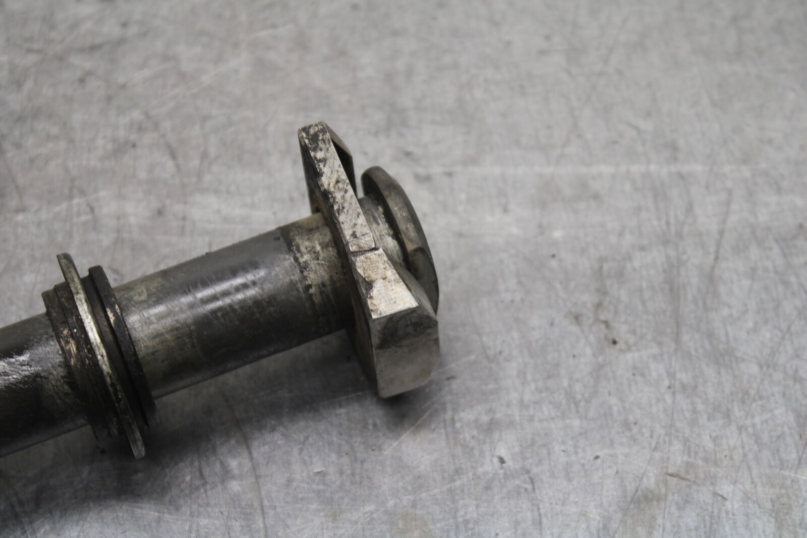 01-02 SUZUKI GSXR1000 REAR AXLE BACK WHEEL RIM PIVOT BOLT AXEL BB113