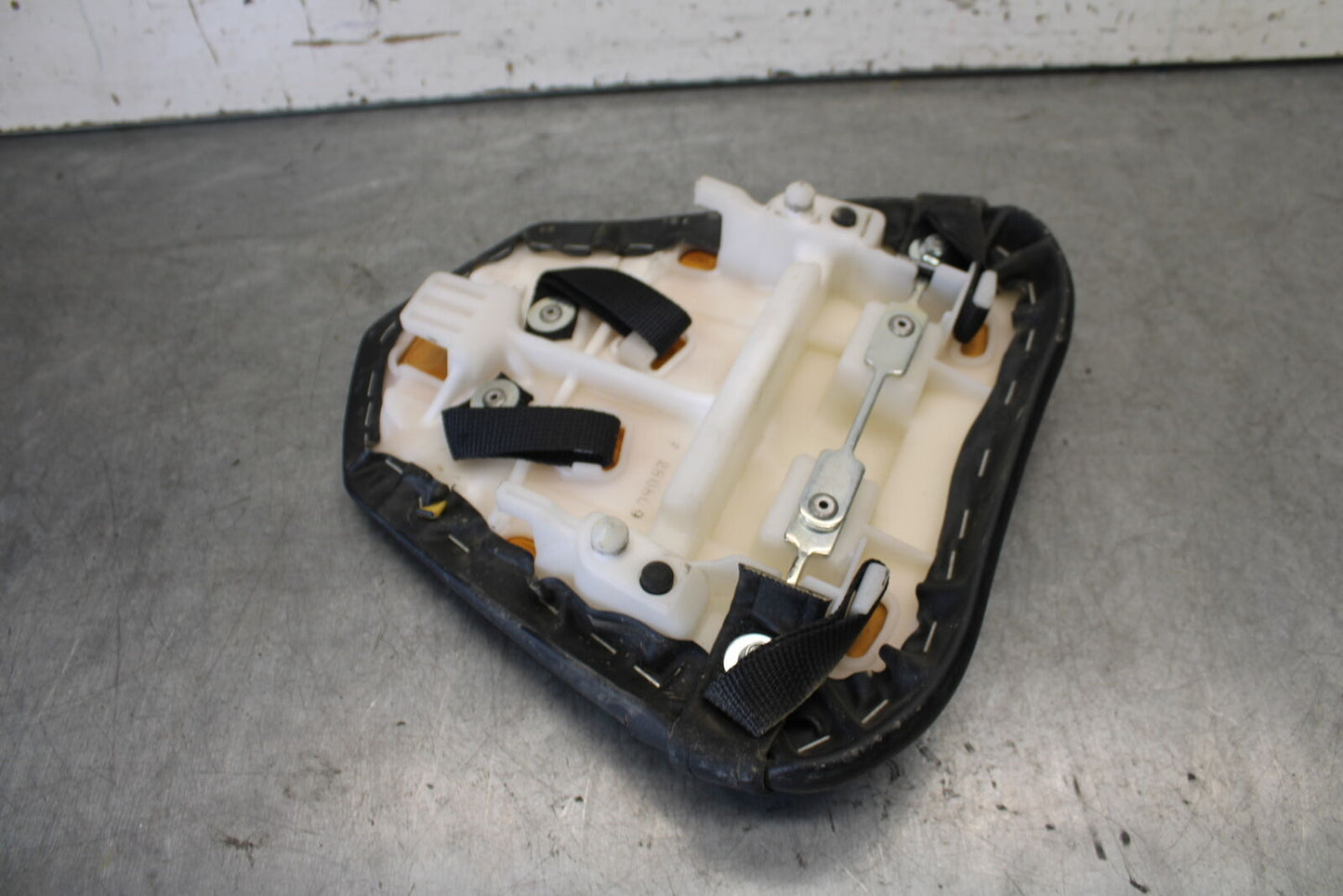 08-16 YAMAHA YZF R6 REAR BACK PASSENGER TANDEM SEAT PAD SADDLE PILLION BB665