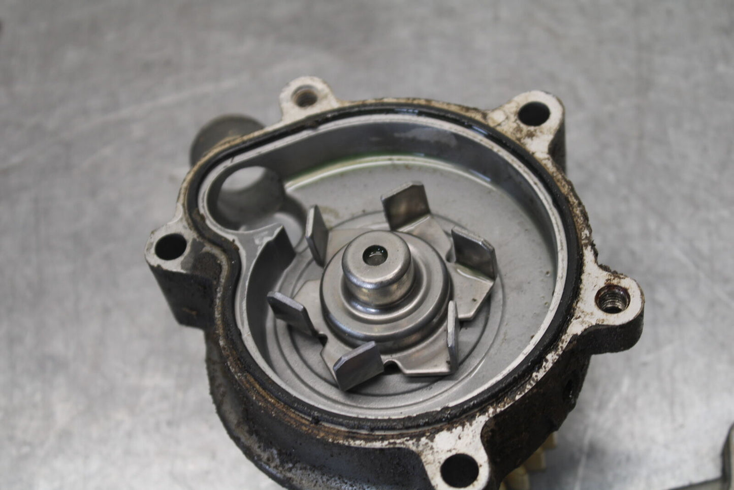 01-05 YAMAHA RAPTOR 660R ENGINE WATER COOLANT PUMP BB695