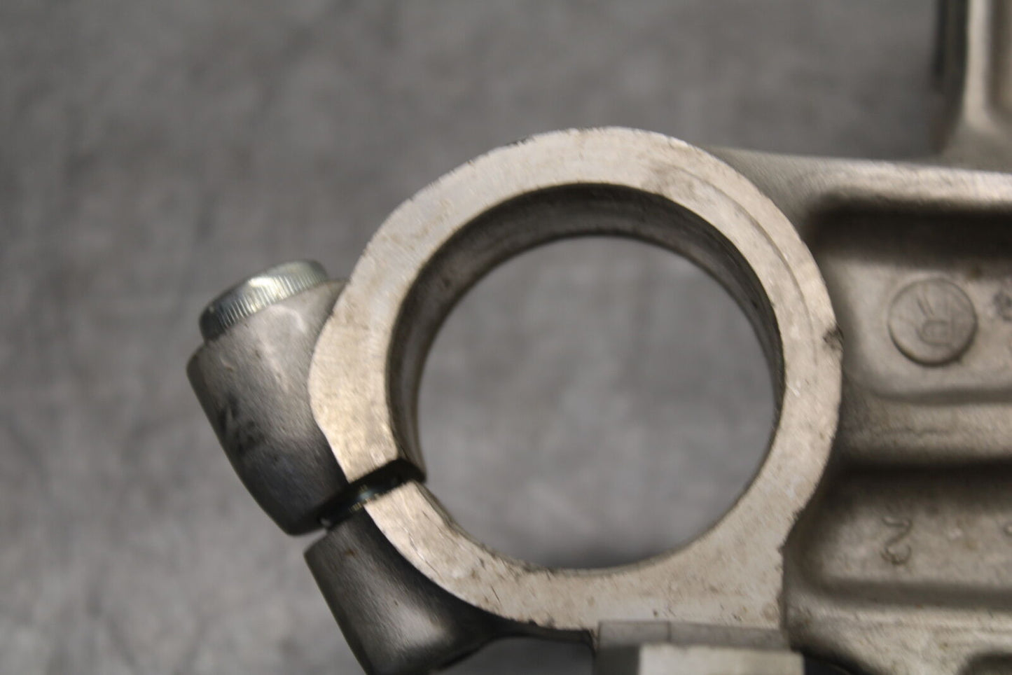 85-86 SUZUKI MADURA 1200 FORKS UPPER TRIPLE TREE CLAMP BB691