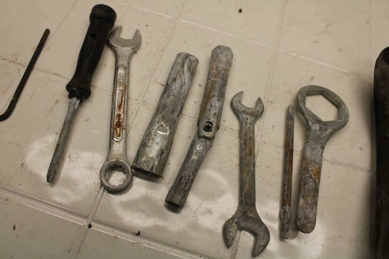 01-02 SUZUKI GSXR750 STOCK TOOLS OEM TOOL BAG KIT SET BB402