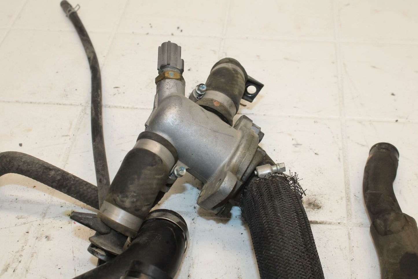 03-05 SUZUKI SV1000 THERMOSTAT W HOUSING ASSEMBLY BB405
