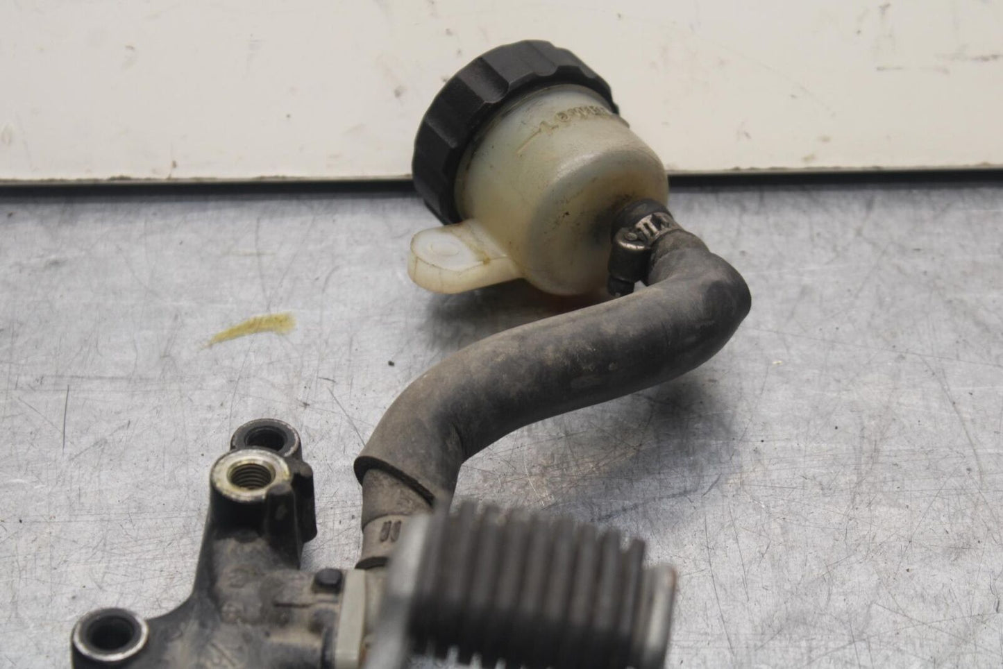 1988 Yamaha FZ600 RIGHT REARSET REAR SET DRIVER FOOT PEG REST STOP BB601