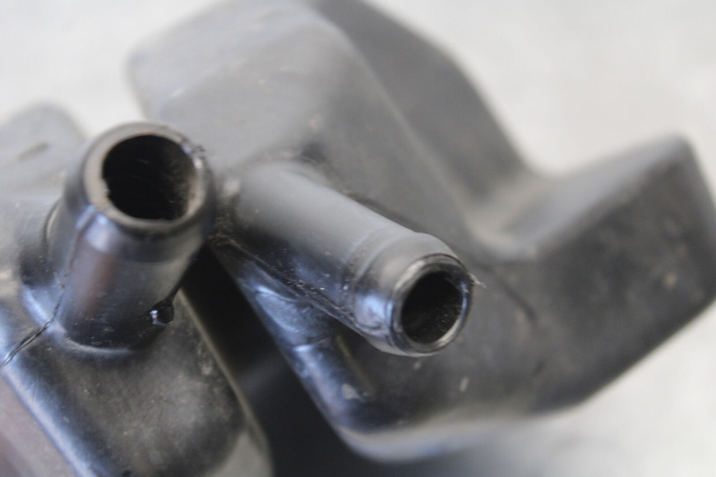 06-07 DUCATI MONSTER 695 OIL BREATHER TANK BB674