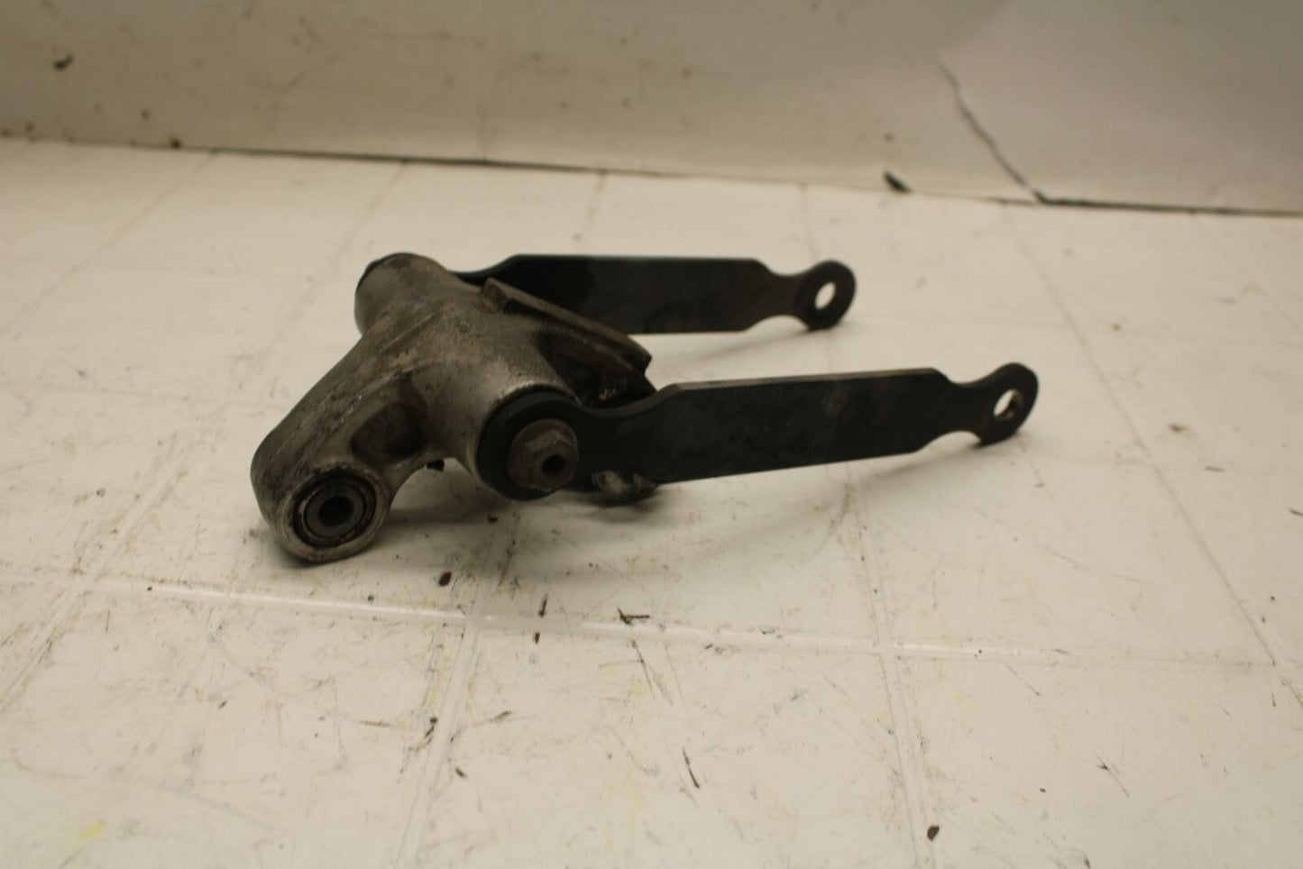 04-05 SUZUKI GSXR600 REAR DOGBONE SHOCK LINKAGE LINK BB18