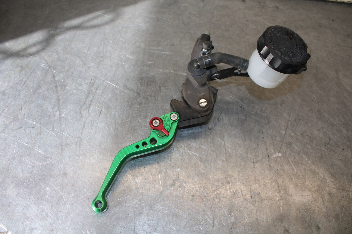 19-23 KAWASAKI NINJA ZX6R FRONT BRAKE MASTER CYLINDER w/ LEVER BB701