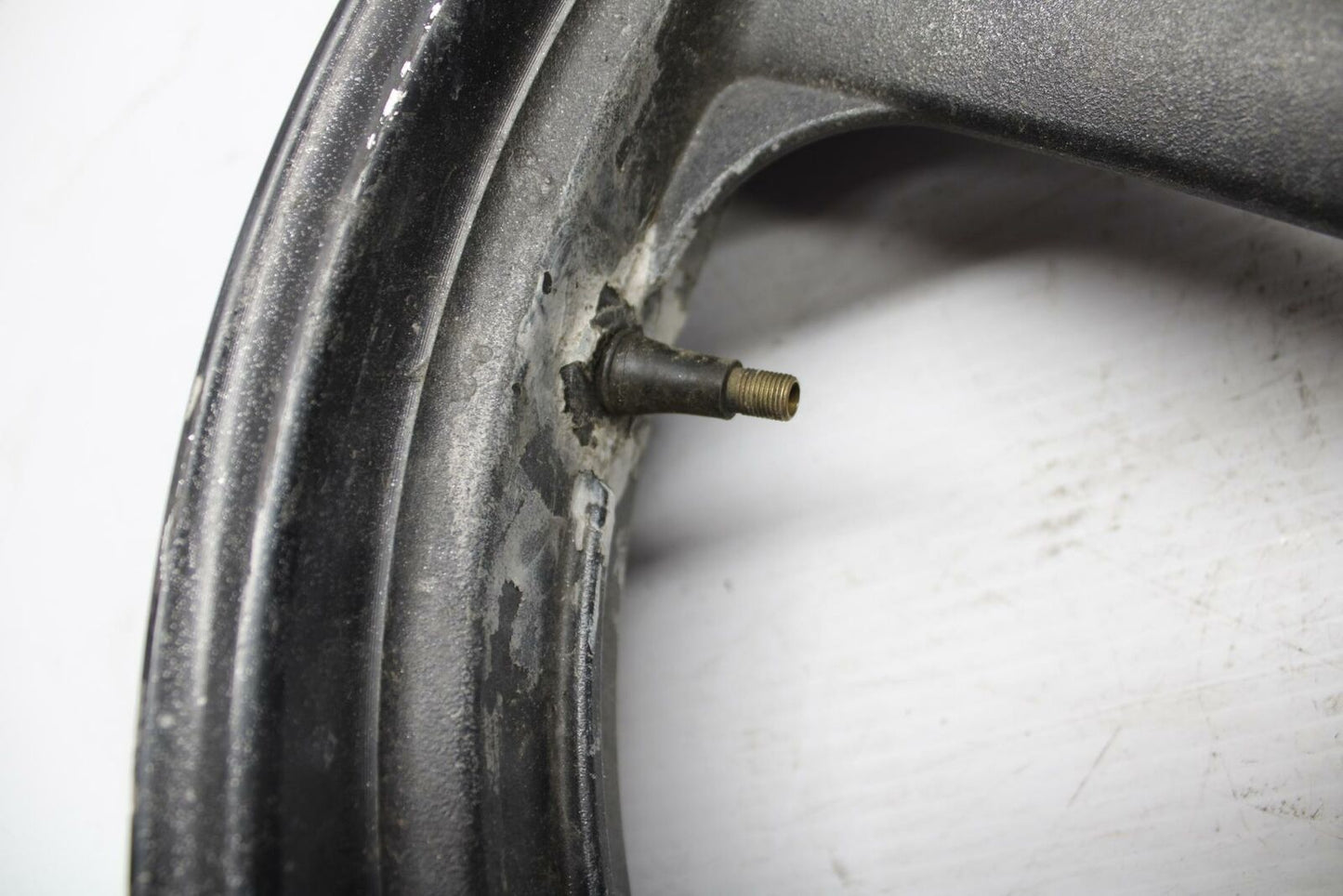 96 YAMAHA YZF750R FRONT WHEEL BB237
