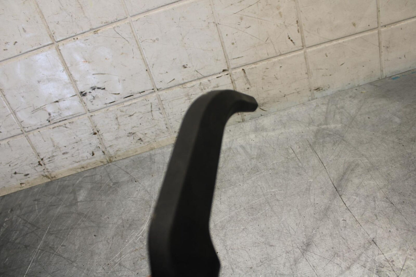 22 KTM 890 ADVENTURE RIGHT PASSENGER REAR SEAT GRAB BAR HANDLE BB514