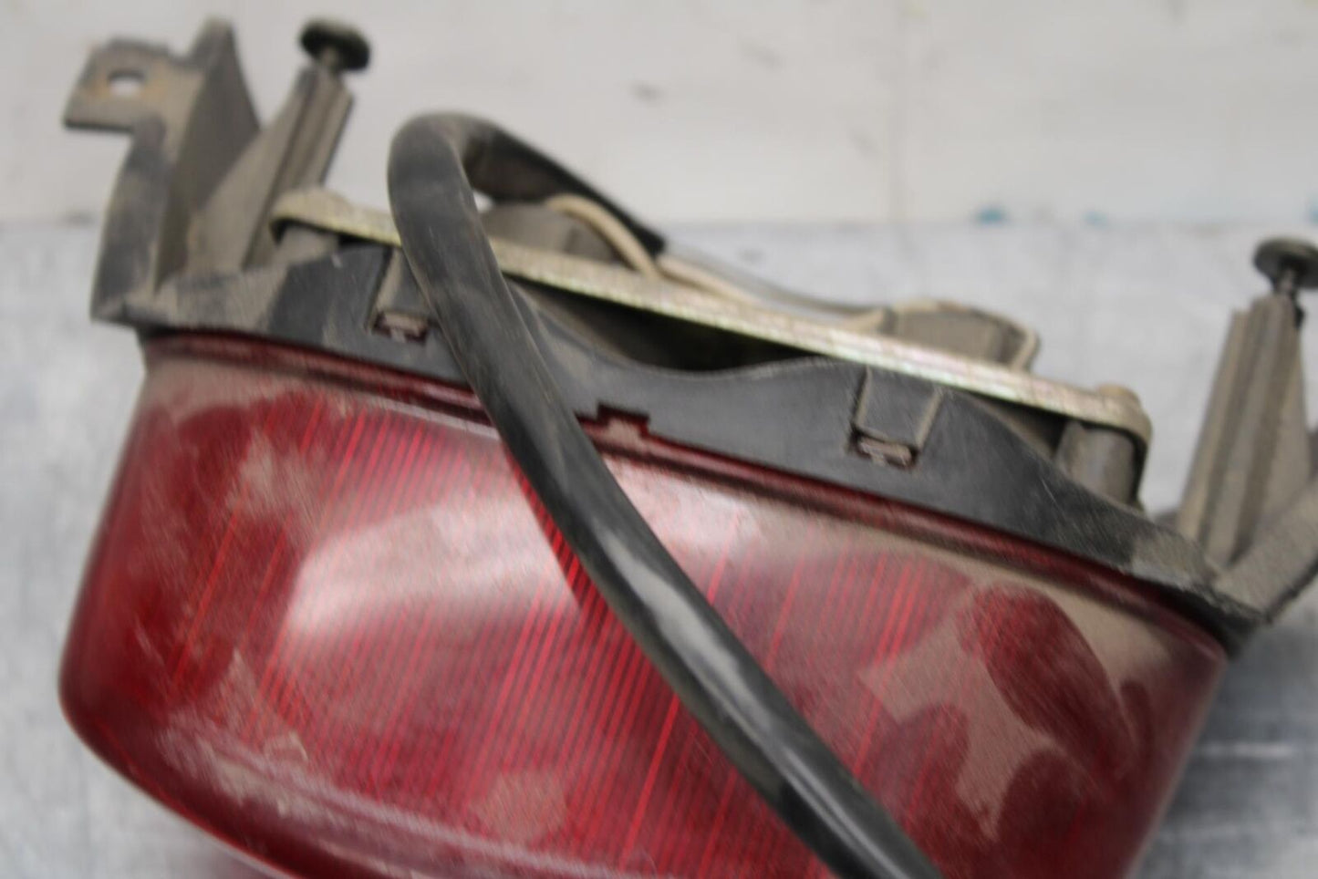 1999 Suzuki GSXR600 REAR TAIL TAILLIGHT BACK BRAKE LIGHT 35710-33E30 BB580