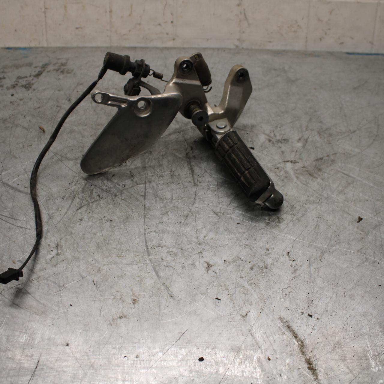 96-07 YAMAHA YZF600R RIGHT REARSET REAR SET DRIVER FOOT PEG REST BB427 THUNDERC