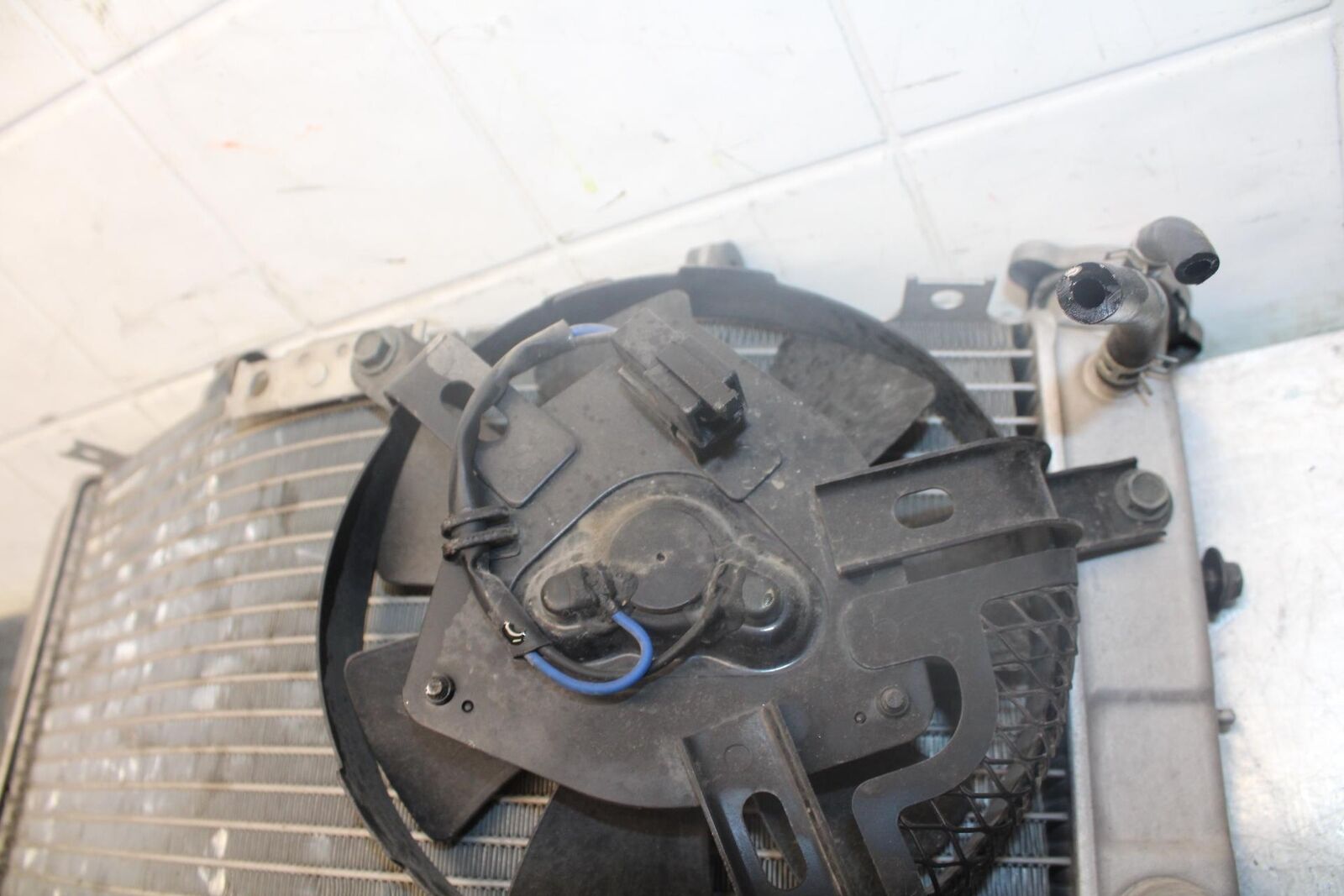 03-04 SUZUKI GSXR1000 ENGINE RADIATOR MOTOR COOLER COOLING  17710-40F20 BB459