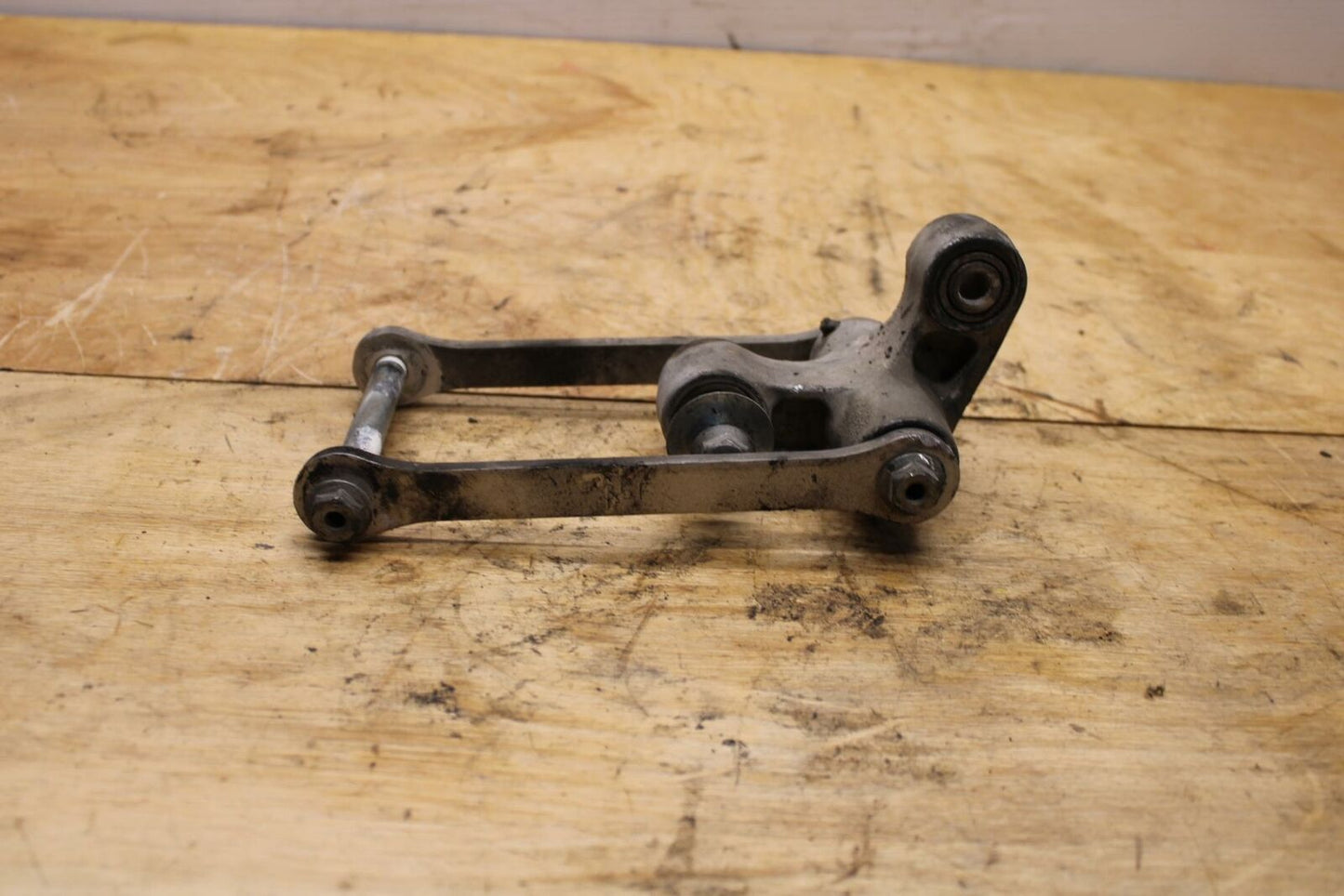 04-05 SUZUKI GSXR600 REAR DOGBONE SHOCK LINKAGE LINK BB329