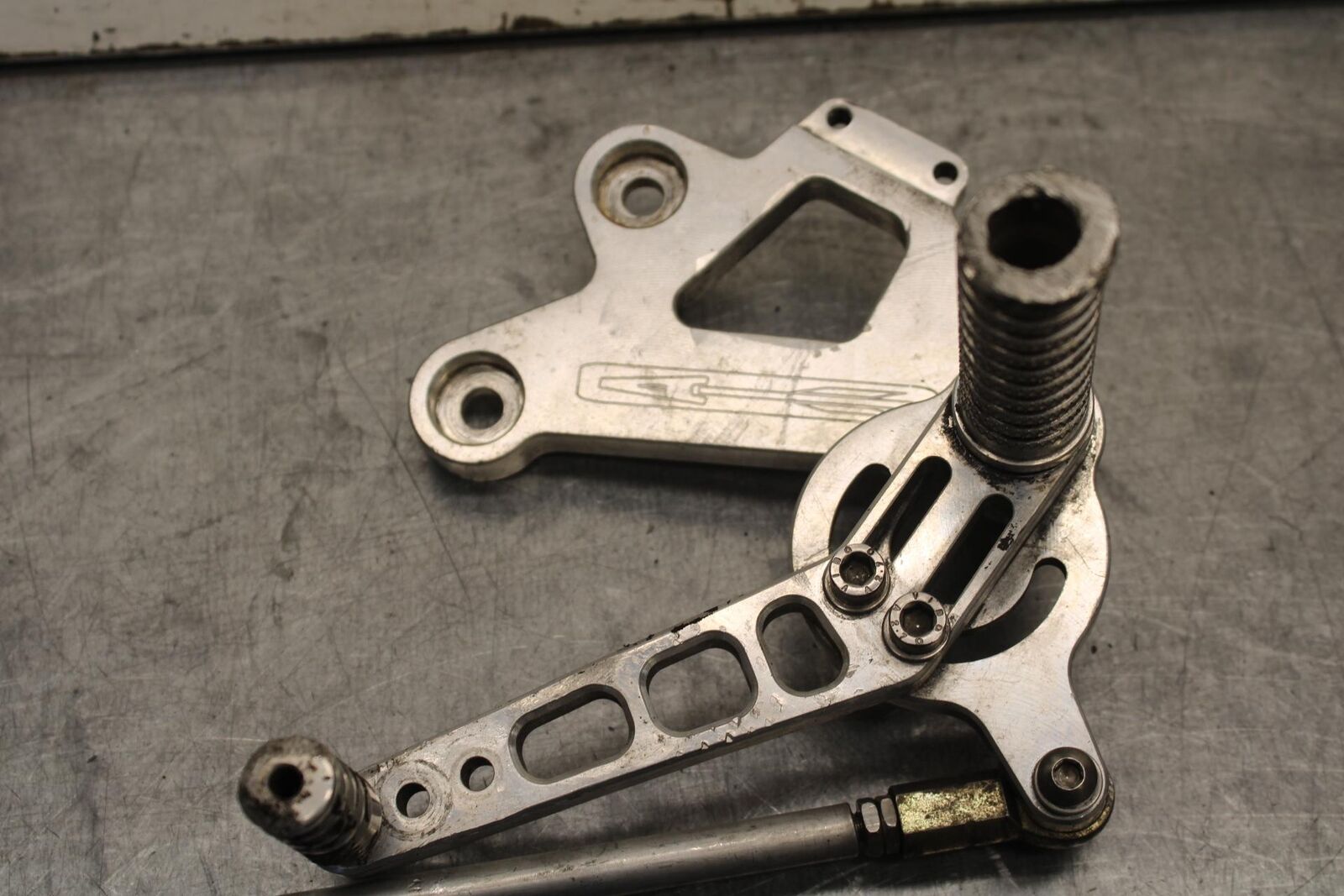 01-03 SUZUKI GSXR600 RIGHT LEFT REARSETS REAR SET DRIVER FOOT PEGS  BB639