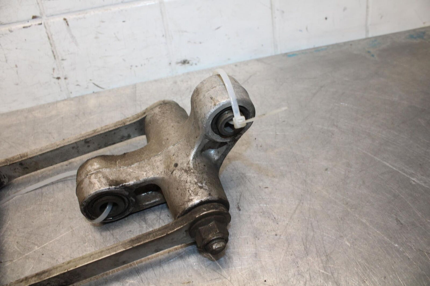 1997 Suzuki GSXR750 REAR DOGBONE SHOCK LINKAGE LINK BB39