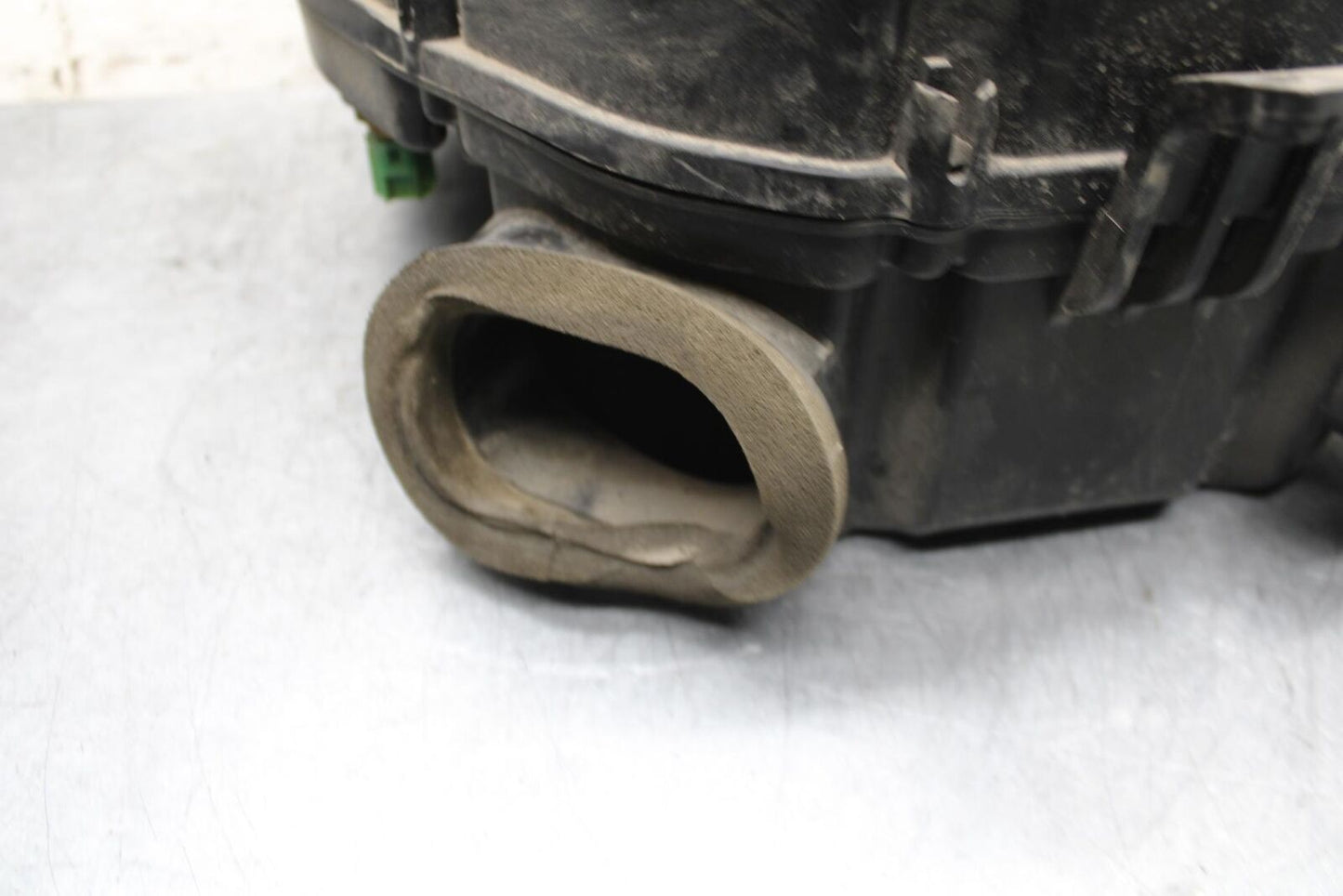 2001 Suzuki GSXR600 AIRBOX AIR INTAKE FILTER BOX 13700-39F00 BB59