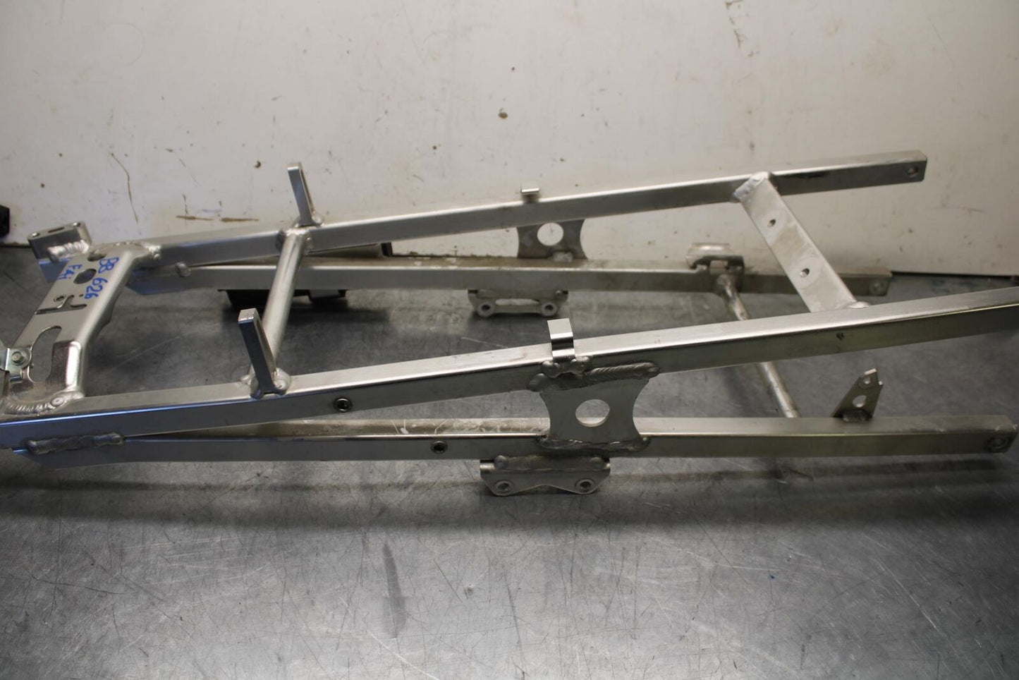 01-06 HONDA CBR600F4I REAR SUBFRAME BACK SUB FRAME 50200-MBW-D20 BB626