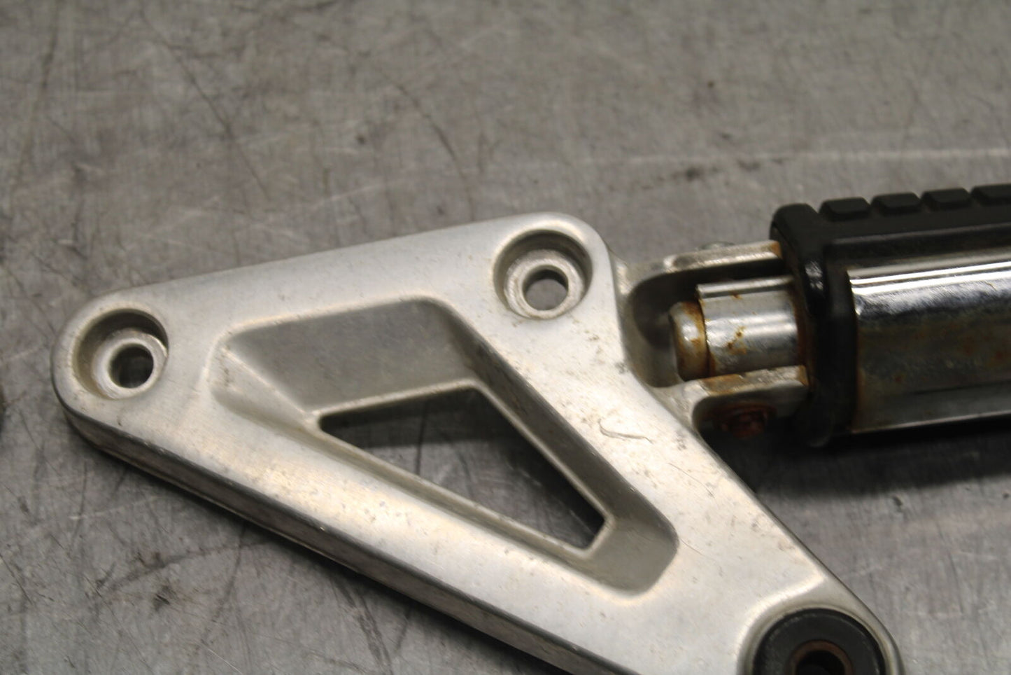 82-83 HONDA V45 MAGNA REAR PASSENGER FOOT STEP PEG BB107