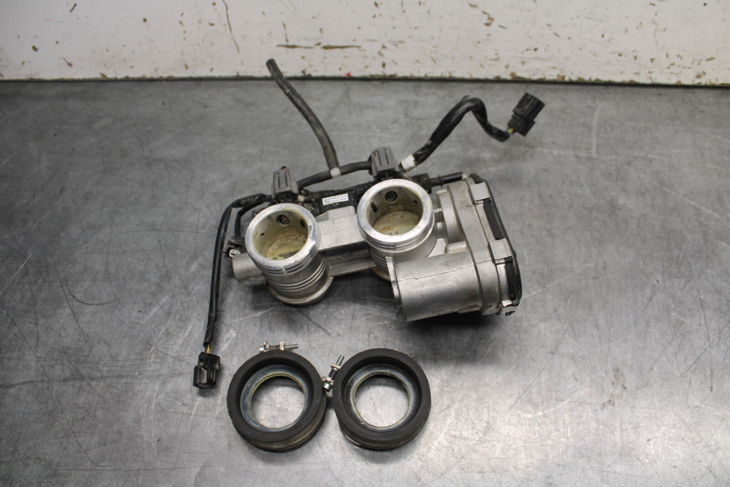 21-24 KTM 890 ADVENTURE R MAIN FUEL INJECTORS / THROTTLE BODIES BB723
