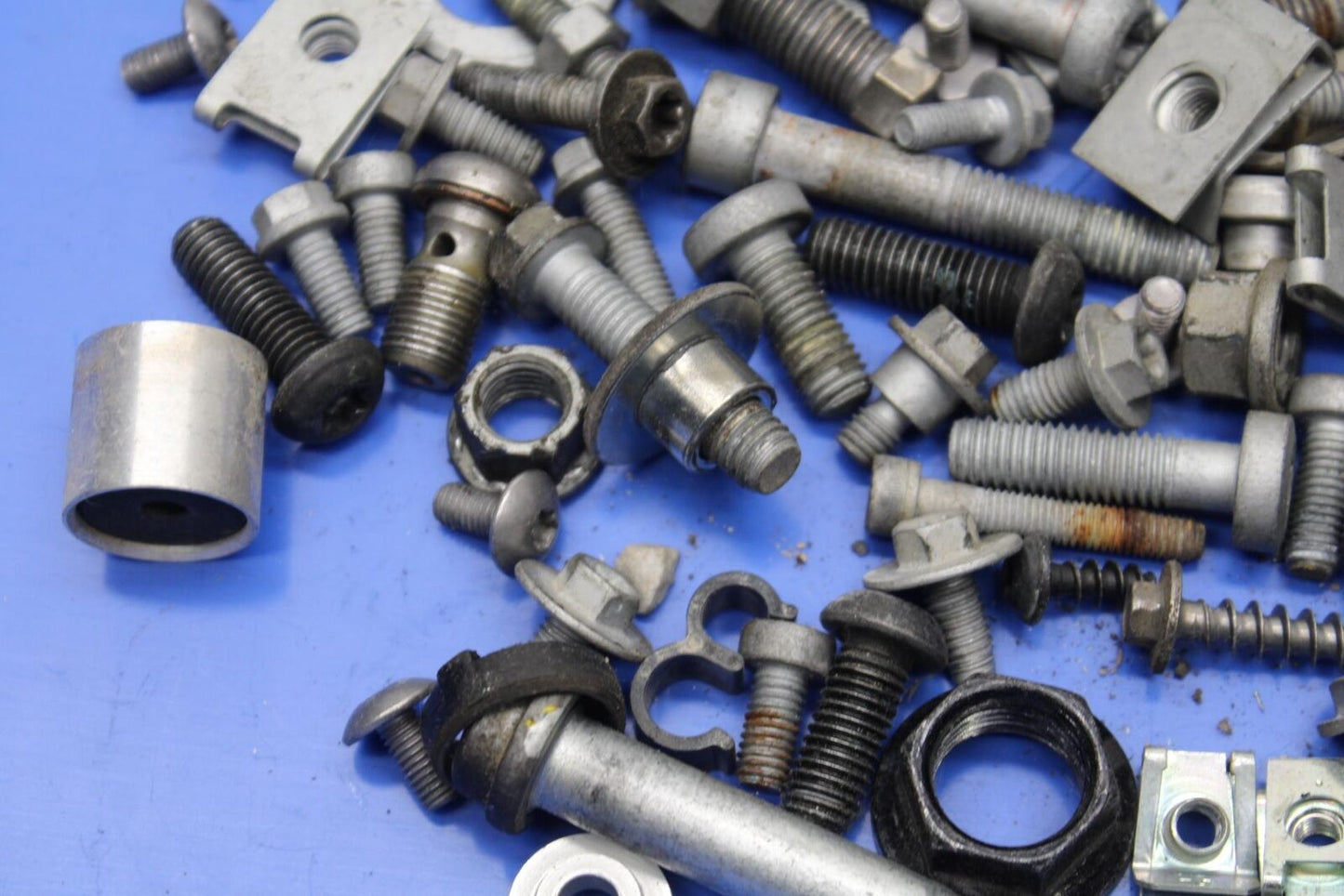 16-18 KTM 690 DUKE MISCELLANEOUS MOUNTING BOLTS HARDWARE MOTOR SCREWS BB631