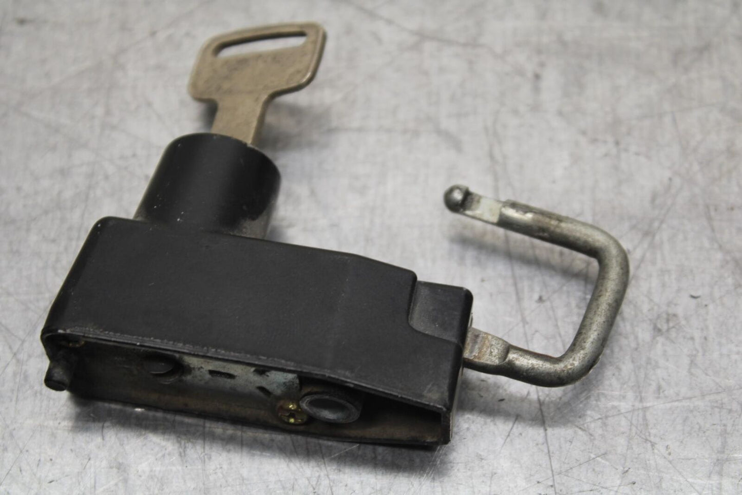 1998 Yamaha Vmax 1200 VMX1200 GAS CAP AND SEAT LOCK BB620