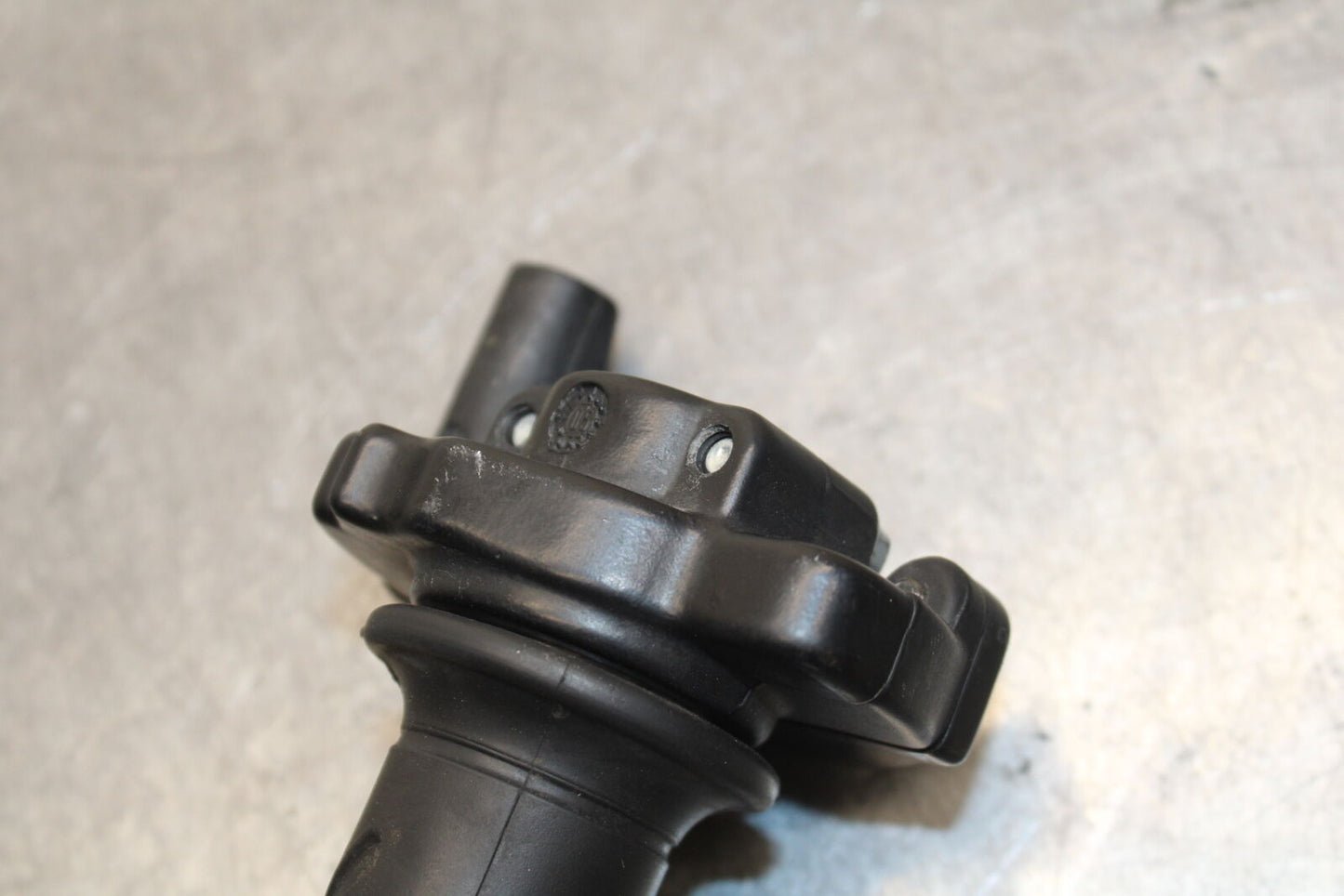 06-07 DUCATI MONSTER 695 THROTTLE CABLE LINE HOUSING GUIDE BB674
