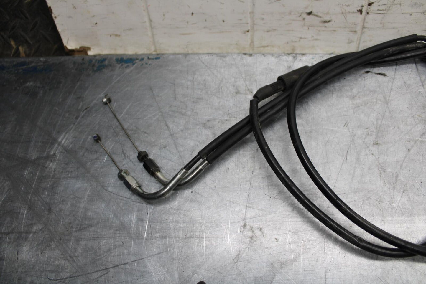 17-19 YAMAHA FZ09 THROTTLE CABLE LINE HOUSING GUIDE BB480