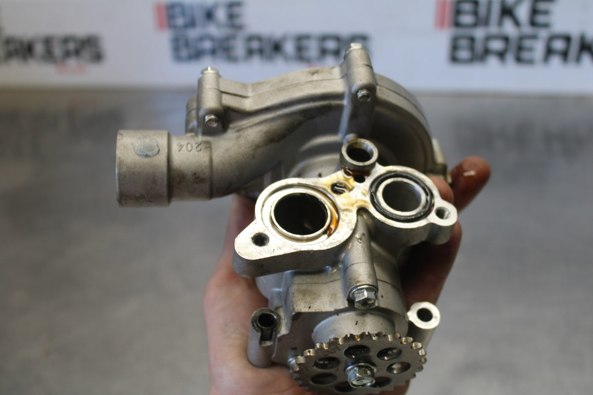 15 TRIUMPH TIGER 800 ENGINE MOTOR OIL PUMP BB873