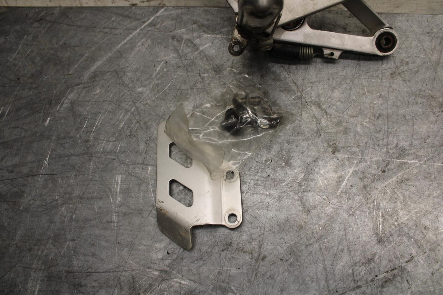 1993 Suzuki GSXR1100W RIGHT REARSET REAR SET DRIVER FOOT PEG BRACKET MOUNT BB46