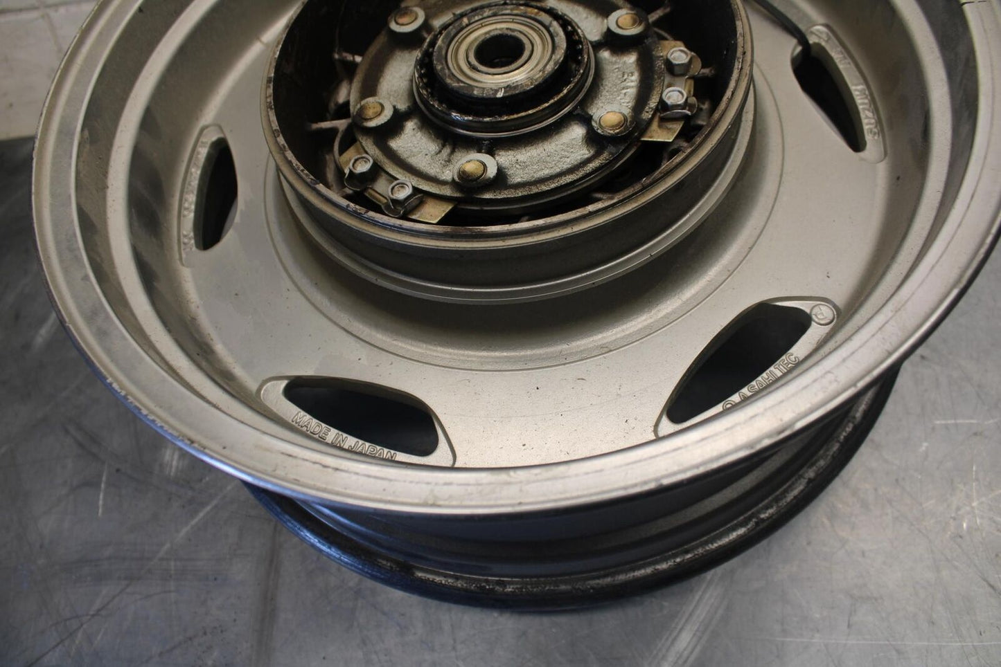 2004 Suzuki Intruder 1500 VL1500 REAR WHEEL RIM BB509