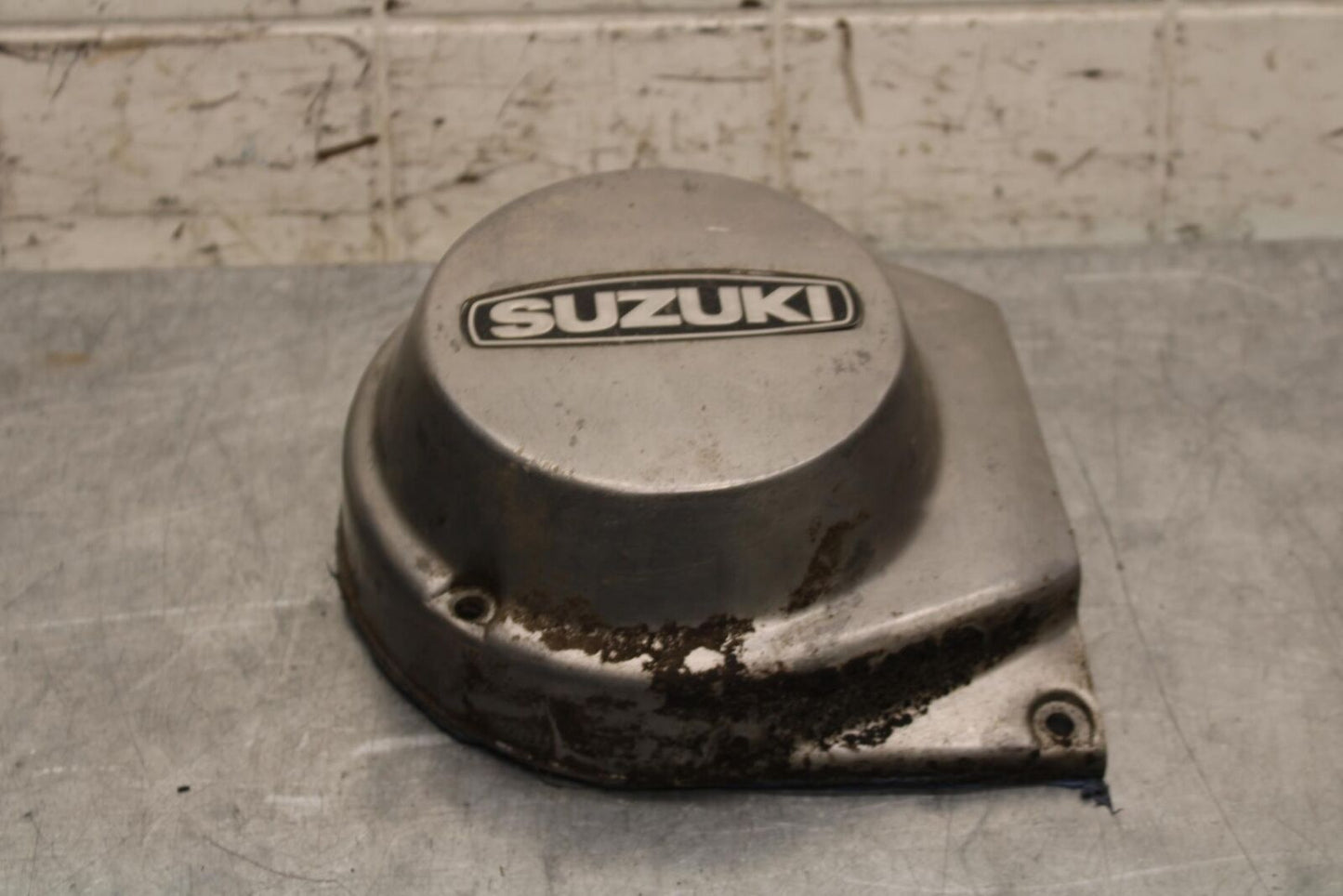 75 SUZUKI GT 550 STATOR MAGNETO ALTERNATOR GENERATOR COVER BB67
