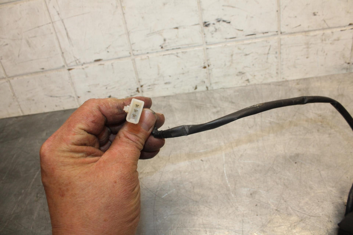 2015 Kawasaki Ninja 300 EX300B ABS REAR TAIL TAILLIGHT BACK BRAKE LIGHT BB518