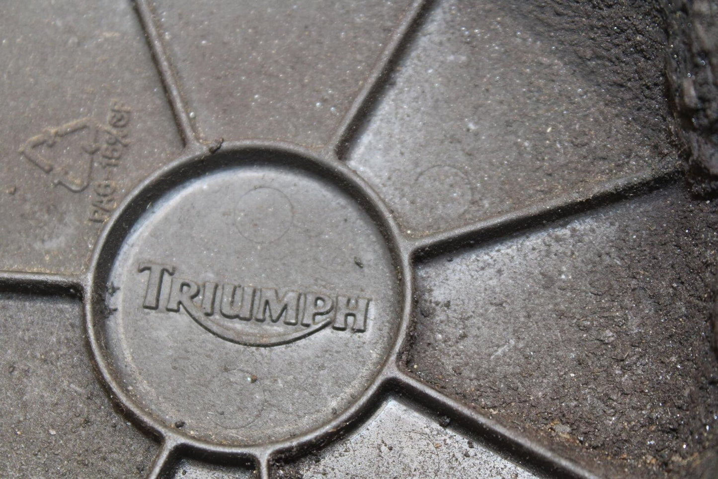 08-11 TRIUMPH SPEED TRIPLE ENGINE SPROCKET COVER BB102