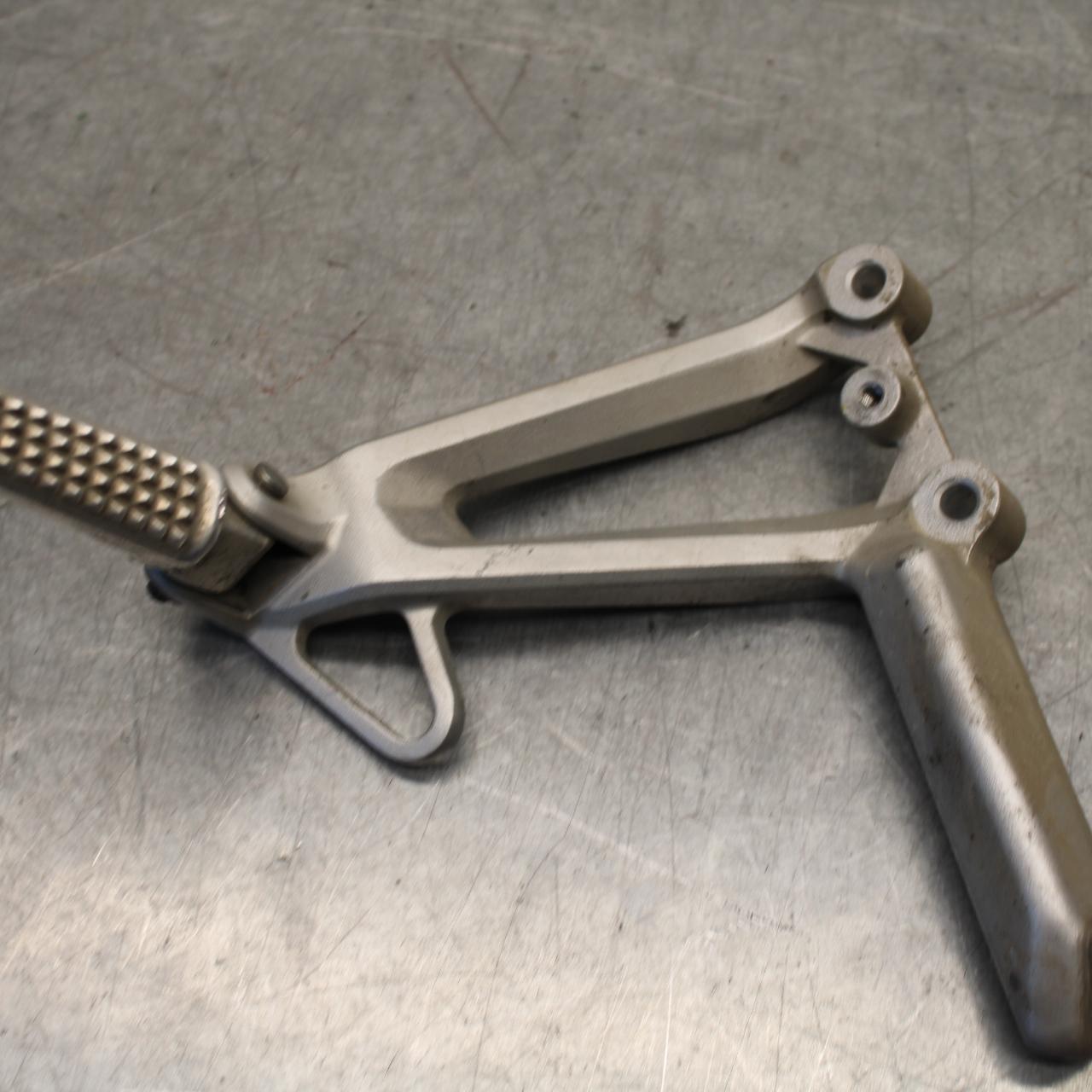 01-06 HONDA CBR600F4I REAR FOOT RESTS PEGS STEPS SET PAIR BB644