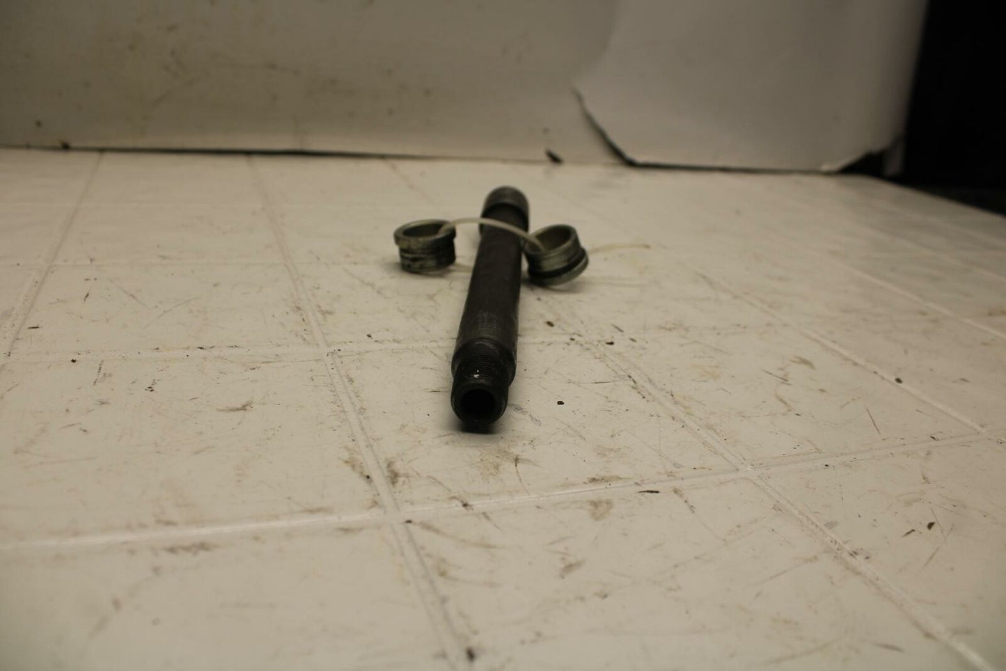 01-05 YAMAHA FZS1000 FRONT WHEEL RIM AXLE PIVOT BOLT BB10