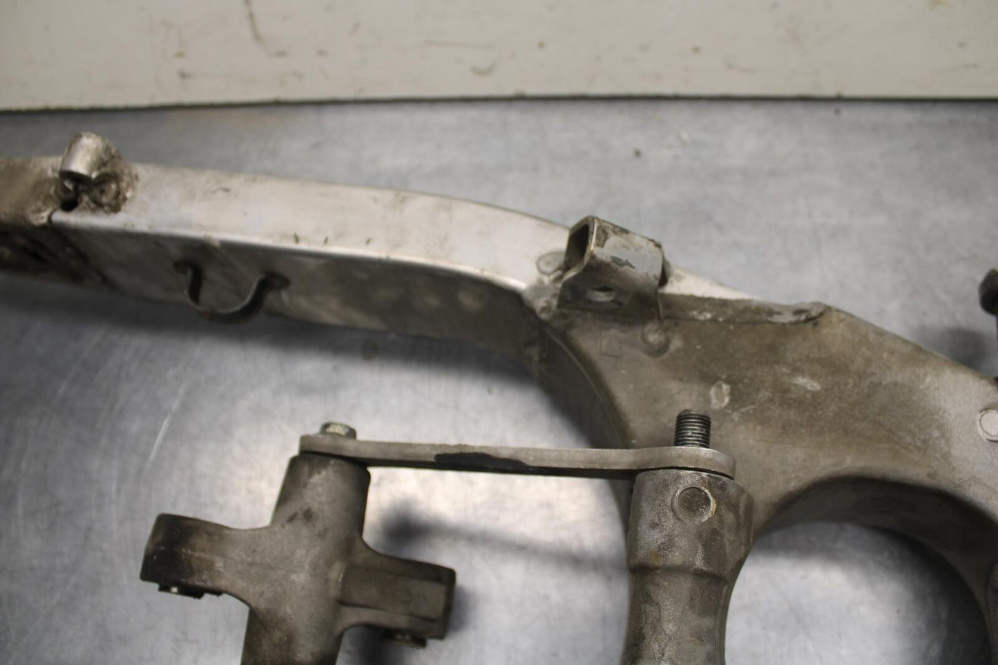 1999 Suzuki GSXR600 REAR SWINGARM BACK SUSPENSION SWING ARM 61000-34E00 BB608
