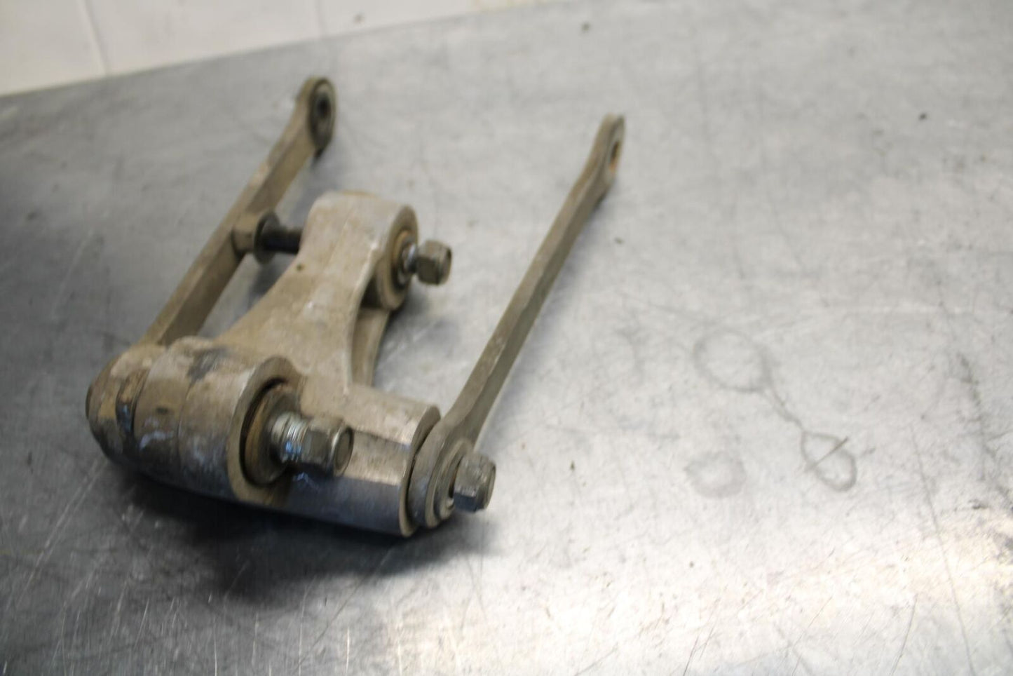 89-90 YAMAHA FZR600 REAR DOGBONE SHOCK LINKAGE LINK BB76
