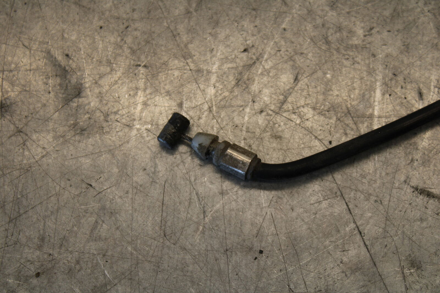 03-07 SUZUKI SV1000S REAR PASSENGER SEAT LATCH LOCK ASSEMBLY BB657