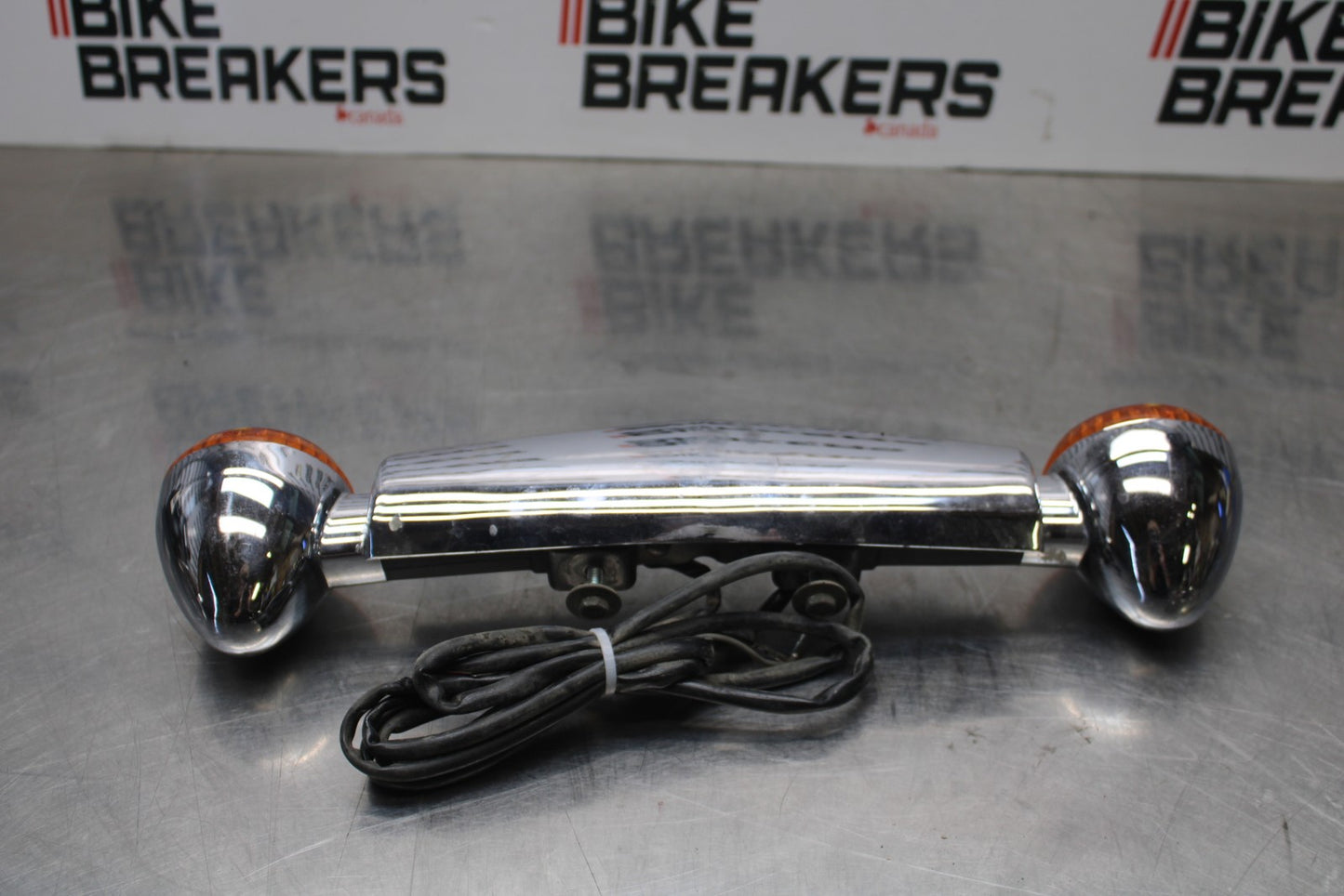03-08 KAWASAKI VULCAN 1600 REAR BACK TURN SIGNAL BAR MOUNT & LIGHTS BB196