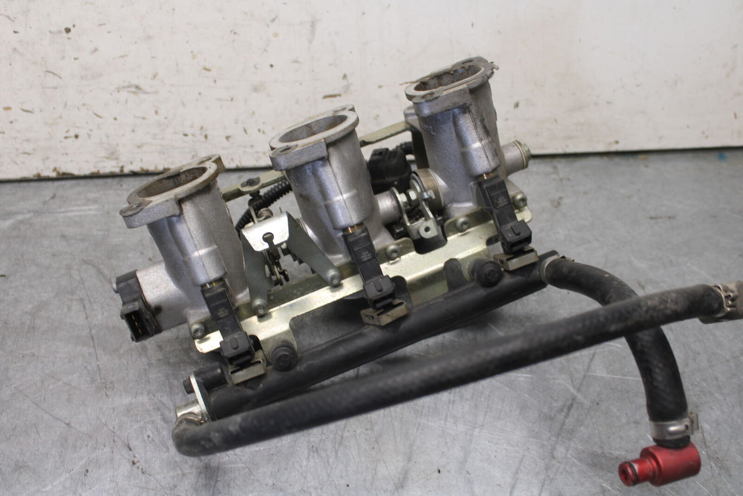 01-06 TRIUMPH TIGER 955I MAIN FUEL INJECTORS / THROTTLE BODIES BB693
