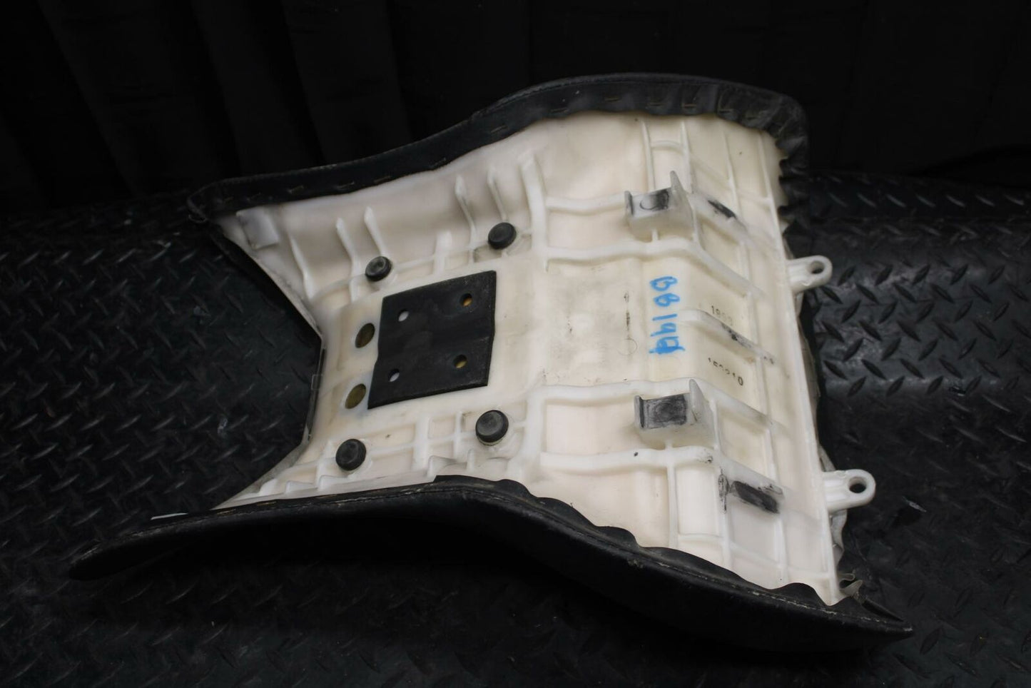 02 KAWASAKI NINJA ZX12R FRONT DRIVERS SEAT PAD SADDLE PILLION bb194