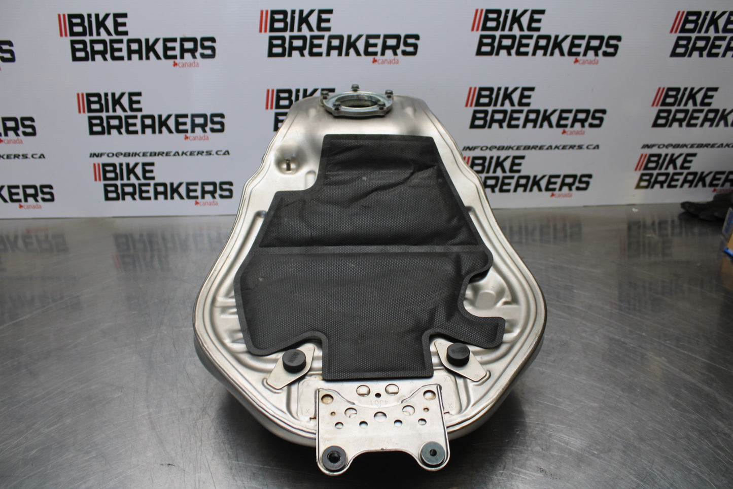 04-05 KAWASAKI NINJA ZX10R GAS TANK FUEL CELL PETROL RESERVOIR BB163