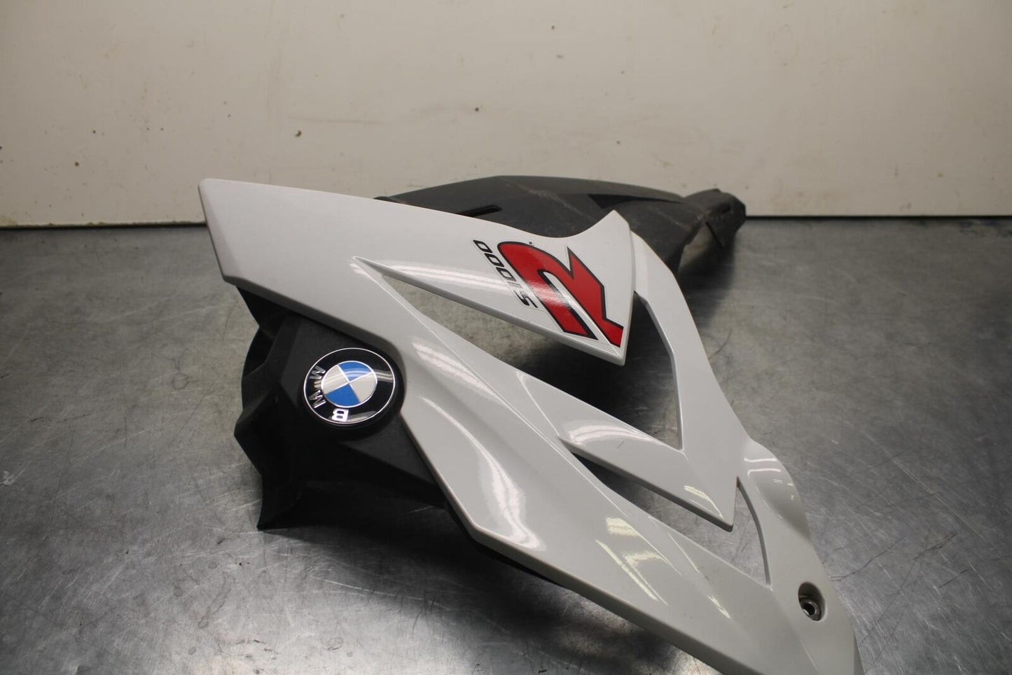 2016 BMW S1000R ABS RIGHT MID UPPER SIDE FAIRING COWL PLASTIC BB604