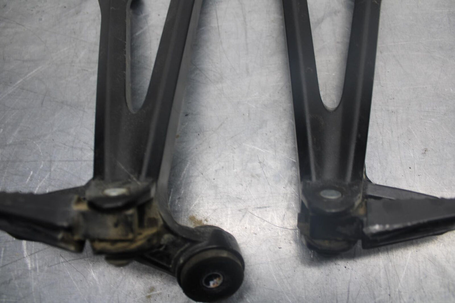 15-21 SUZUKI GSXR600 REAR BACK PASSENGER PEG SET PAIR BB460