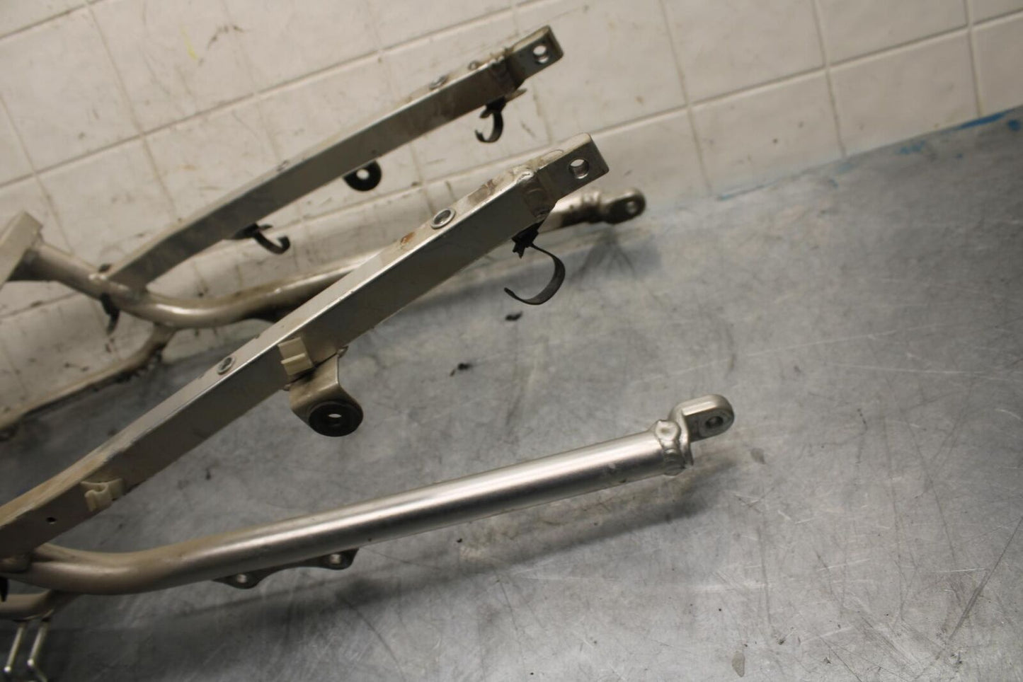1998 Suzuki TL1000S REAR BACK TAIL SUBFRAME SUB FRAME BB508