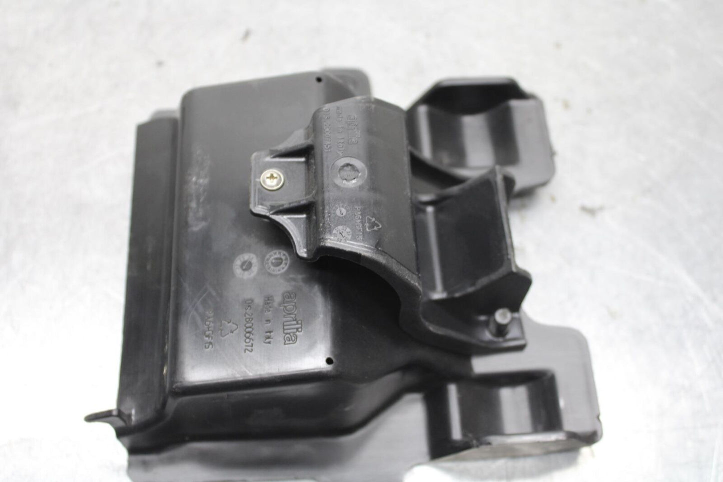 20-23 APRILIA RS660 RBATTERY TRAY PLASTIC BB643