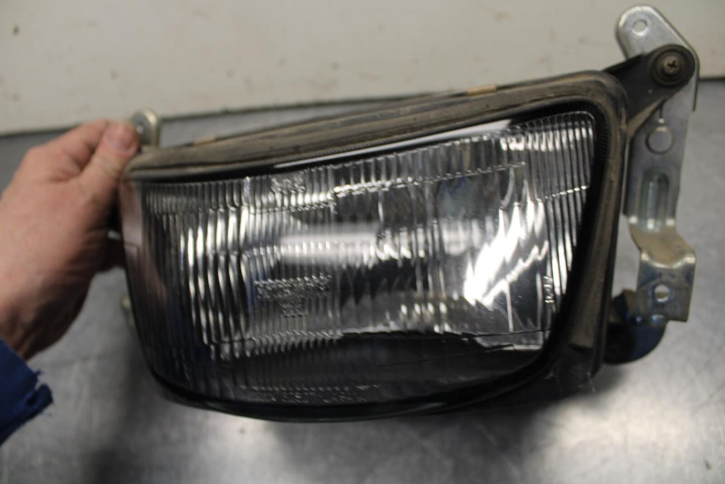 1995 Suzuki RF600R FRONT HEADLIGHT HEAD LIGHT LAMP BB615