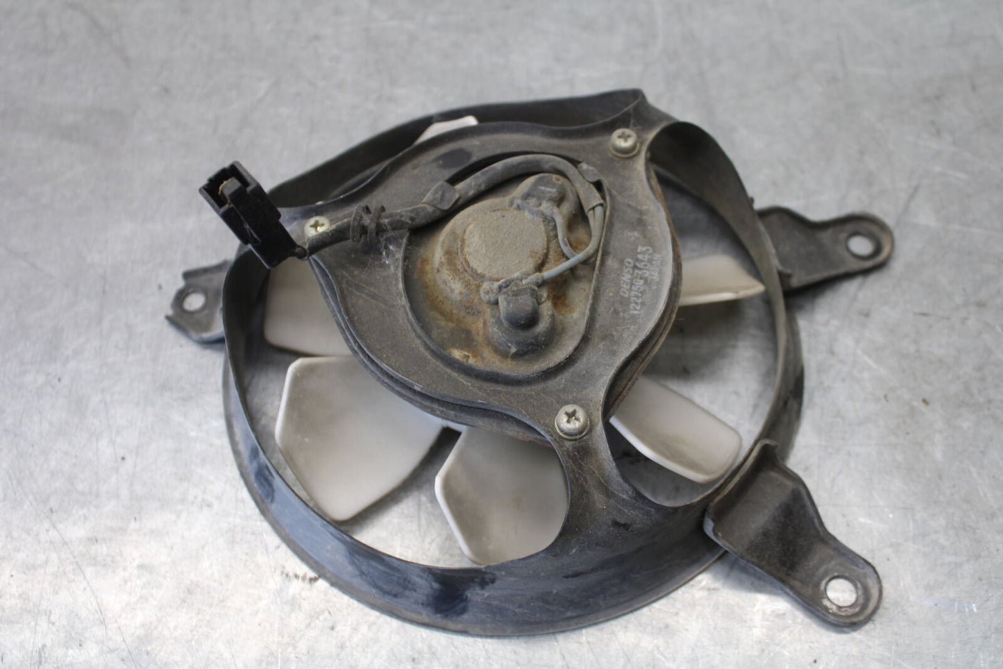 01-06 TRIUMPH TIGER 955I ENGINE RADIATOR COOLING FAN BB693