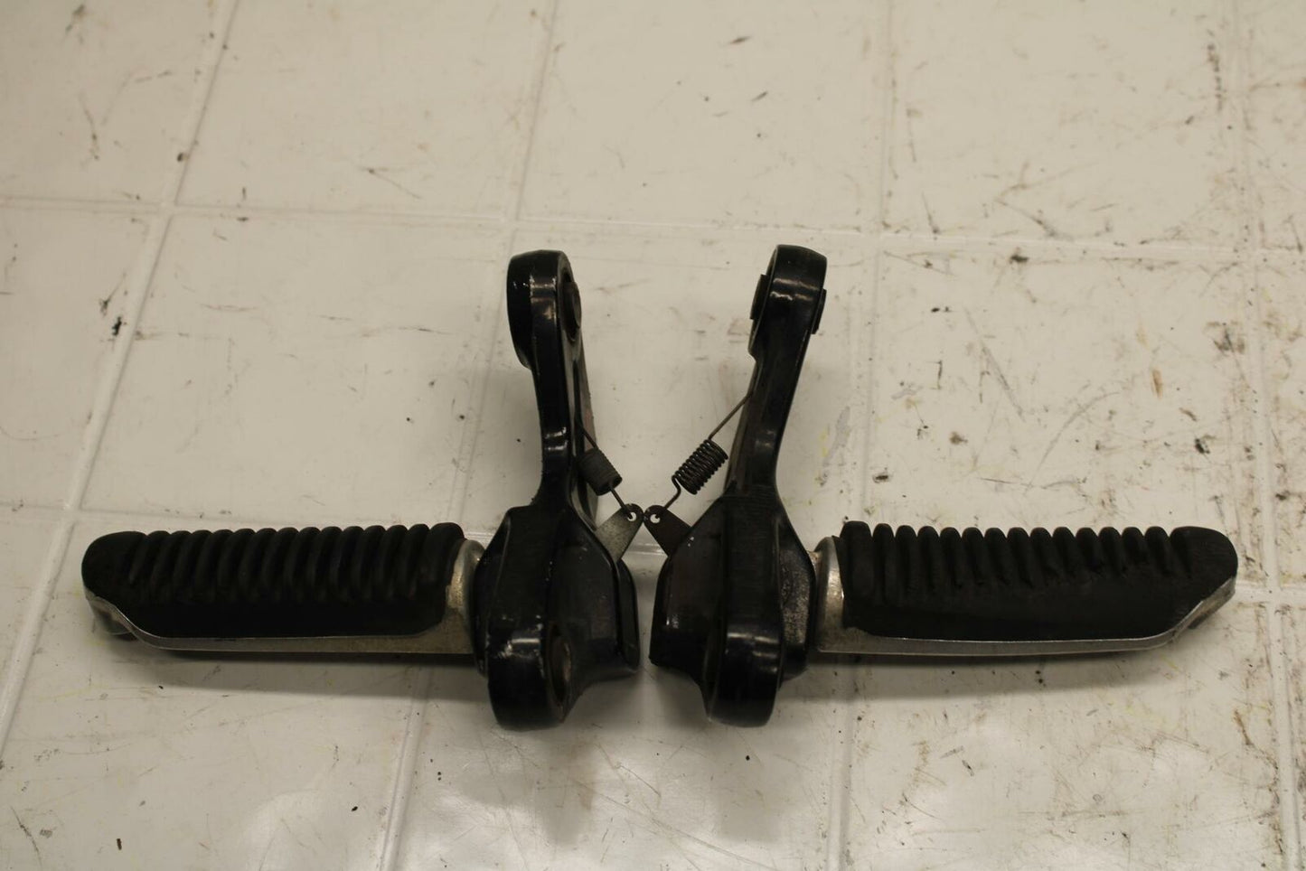 04-05 SUZUKI KATANA 750 GSX750F LEFT RIGHT REARSET DRIVER PEG BRACKETS  BB16