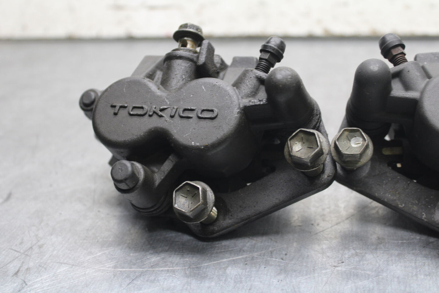 04-05 SUZUKI KATANA 750 GSX750F RIGHT LEFT FRONT BRAKE CALIPER PAIR BB110