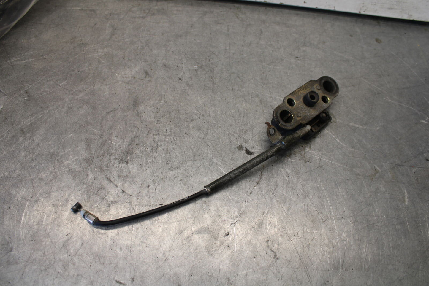 03-07 SUZUKI SV1000S REAR PASSENGER SEAT LATCH LOCK ASSEMBLY BB657